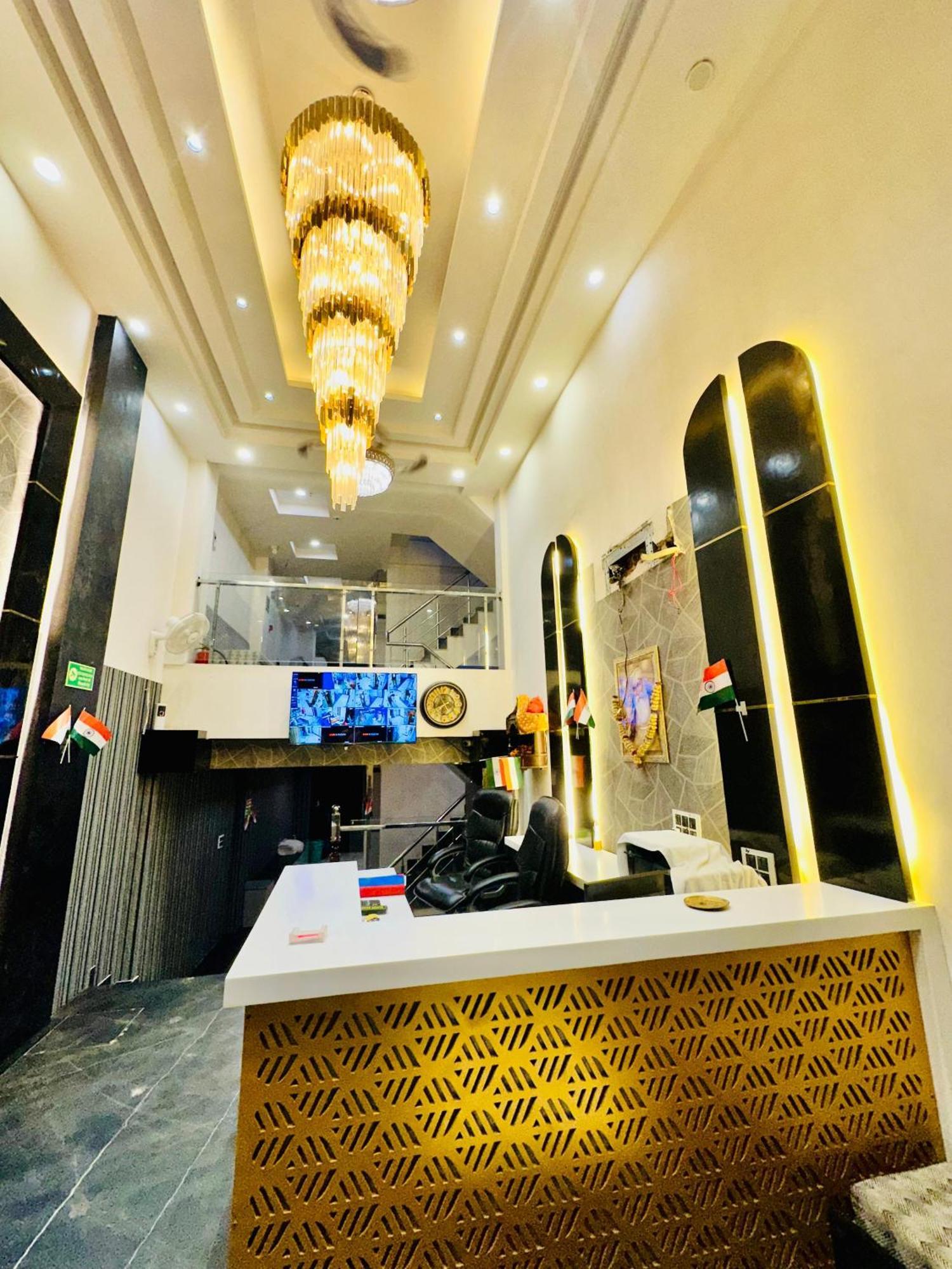 Red Stone Walkable From Railway Station Hotel New Delhi