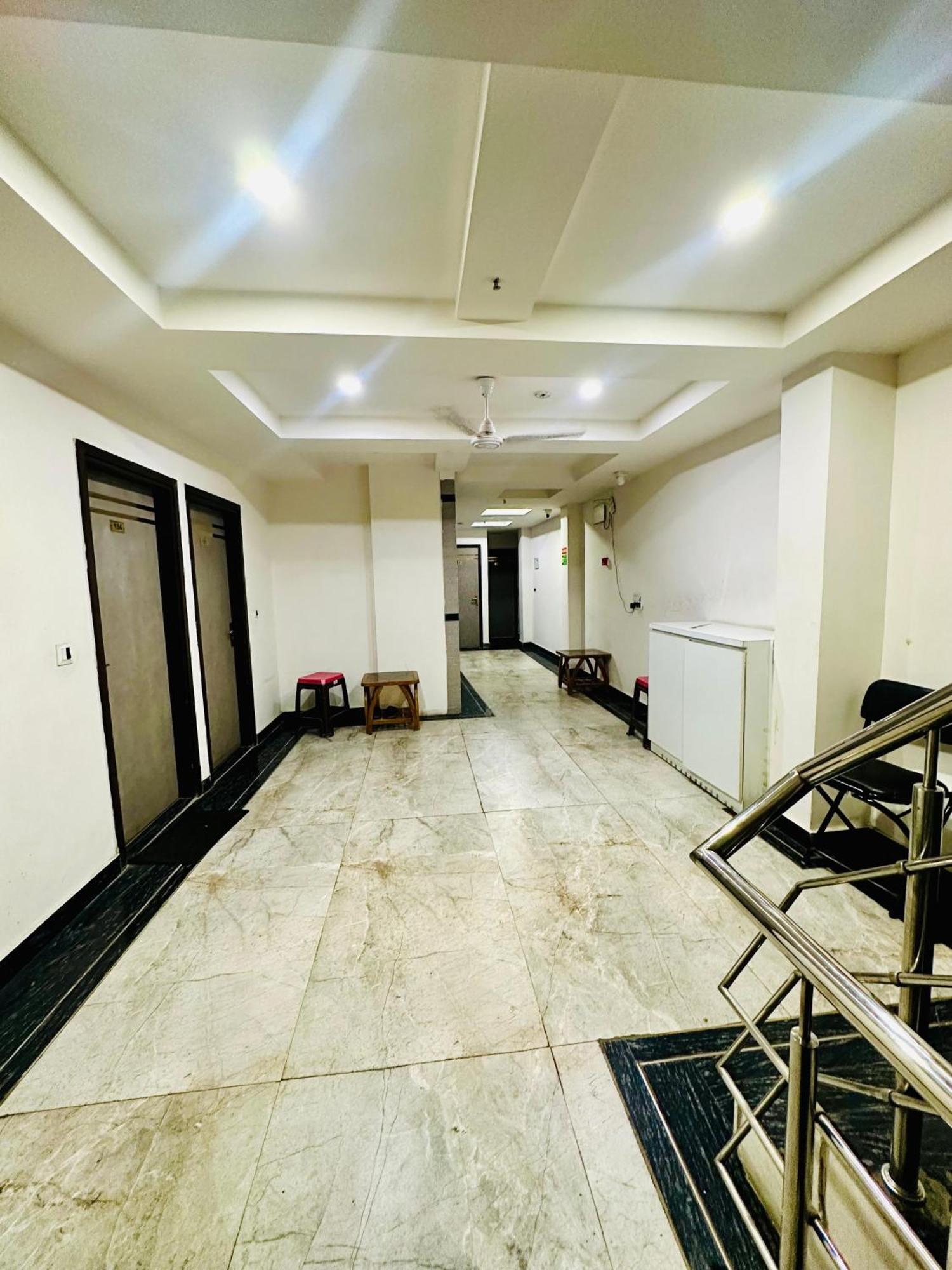 Hotel Red Stone Walkable From Railway Station New Delhi