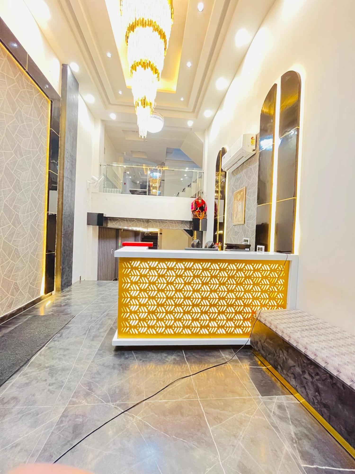 Red Stone Walkable From Railway Station Hotel 4*